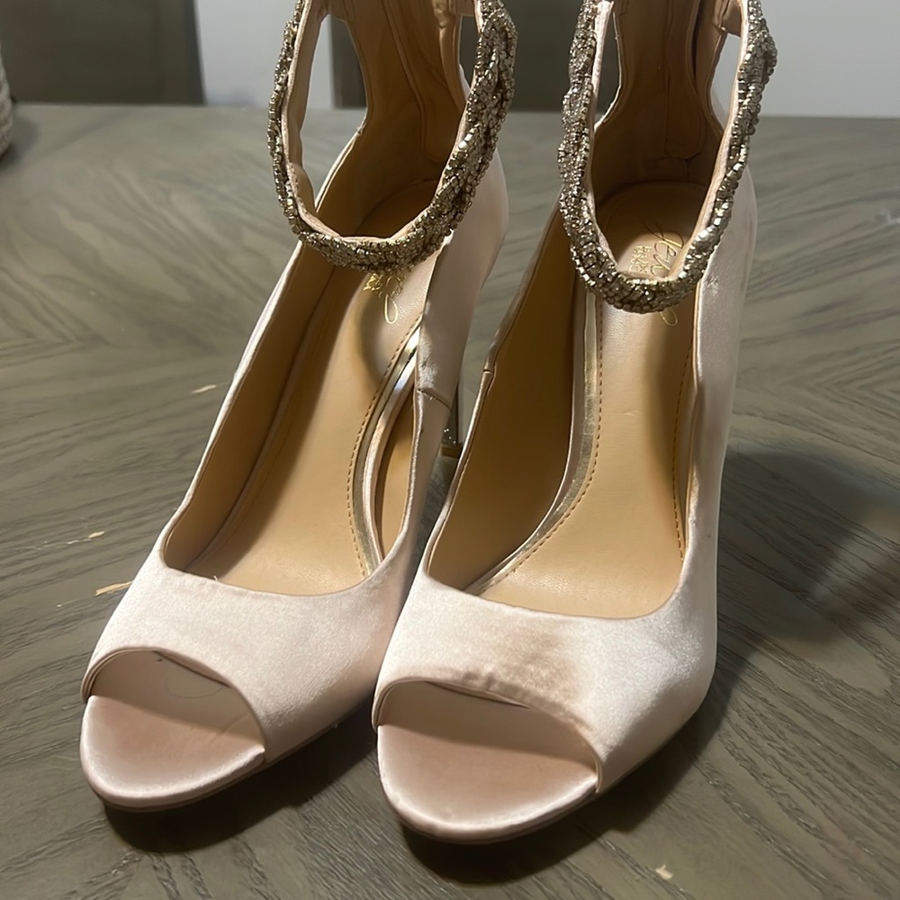 Size 10 Champagne Satin Dress Shoe